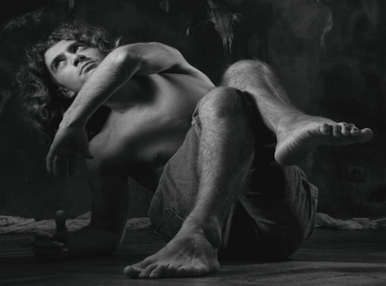 fond d'écran baki noir et blanc